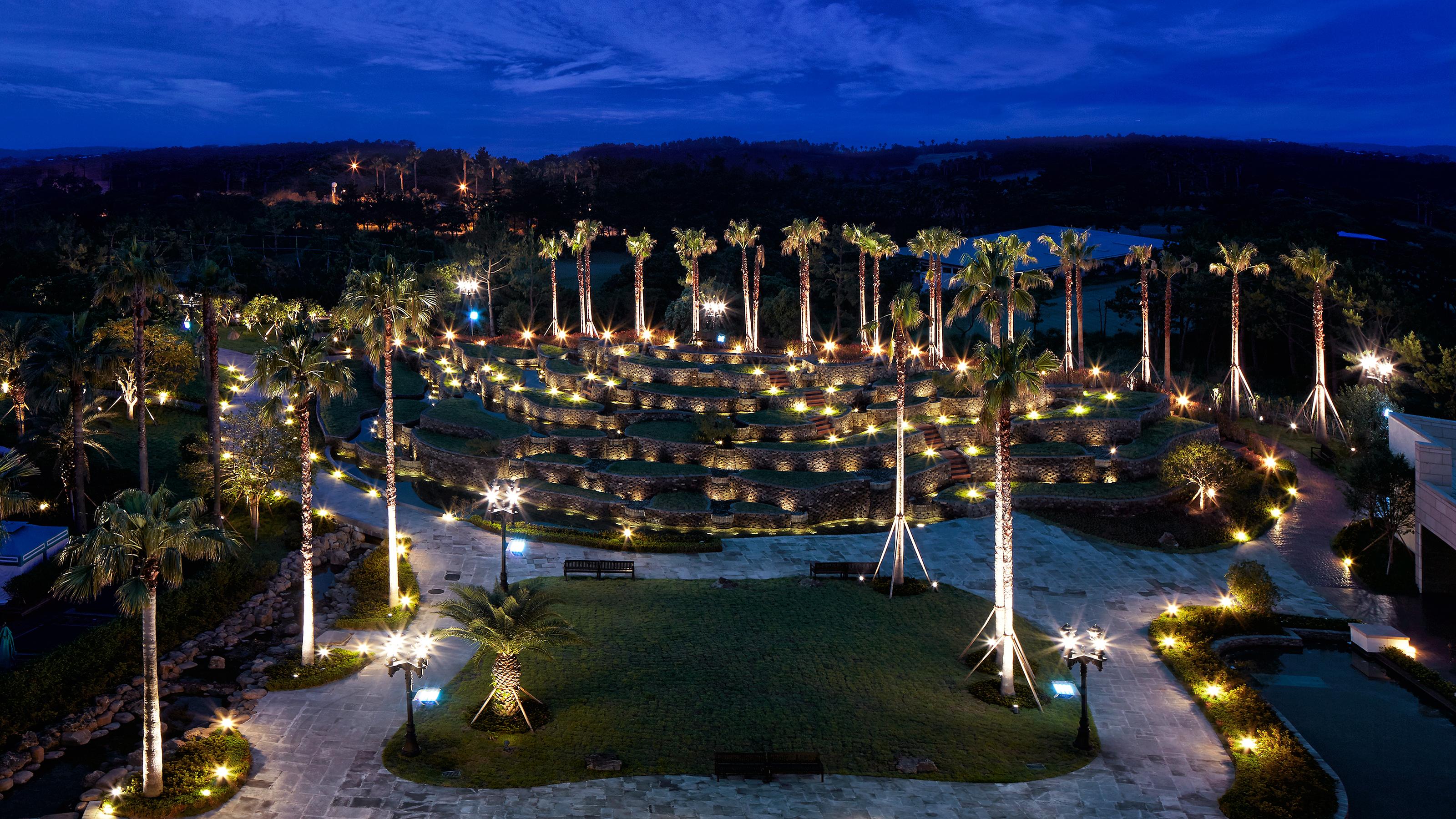 Kensington Jeju Hotel Exterior foto The resort at night